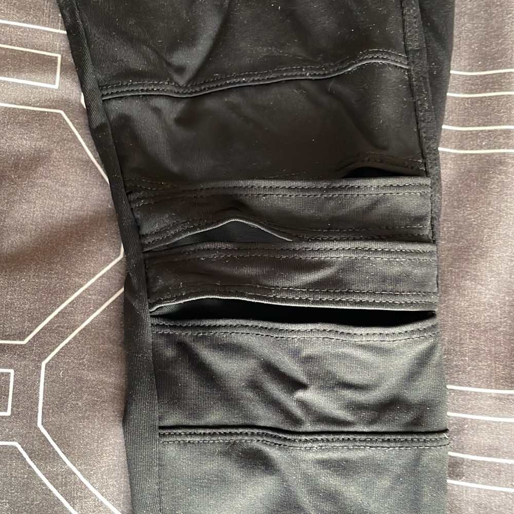 Betsy Johnson cropped leggings